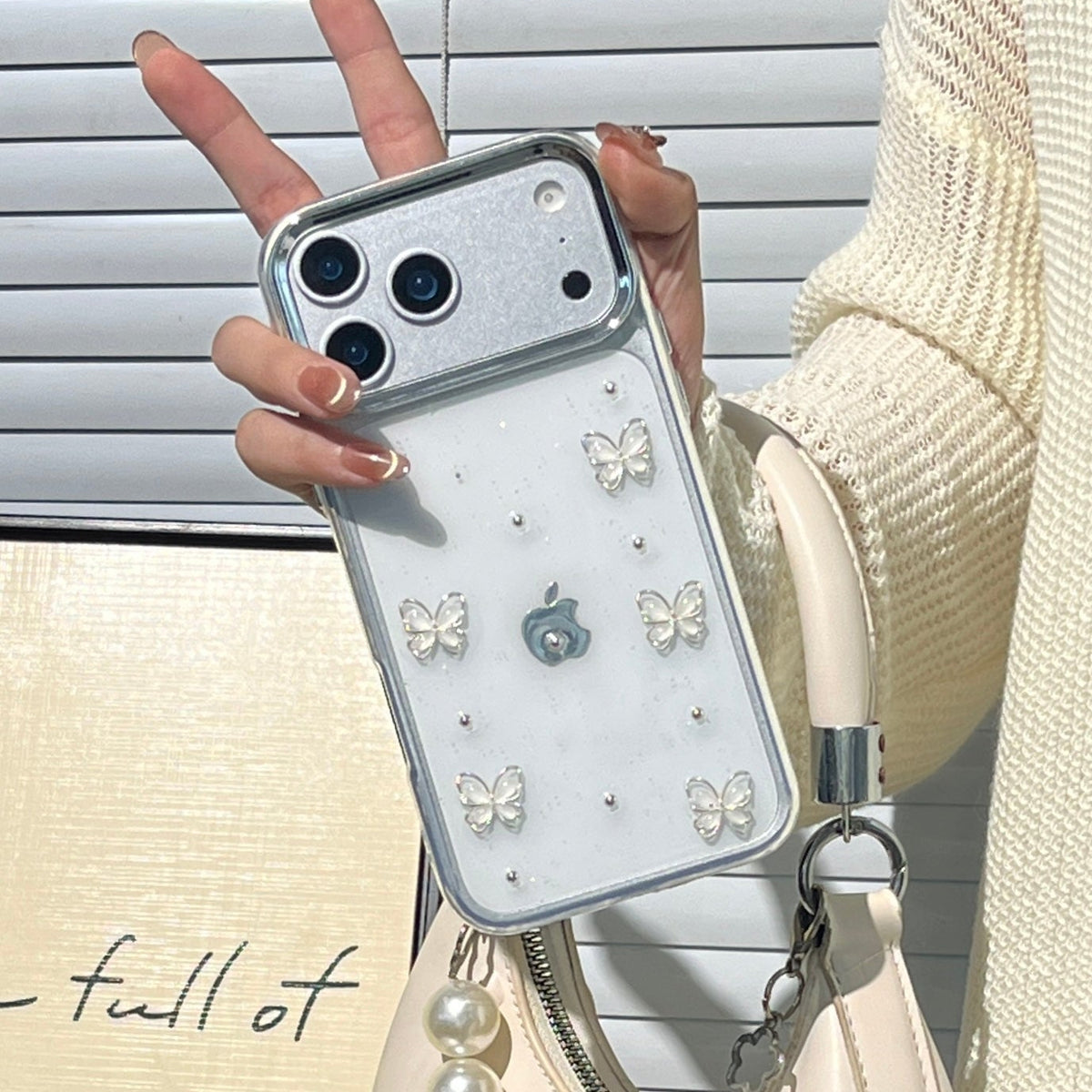 Transparent Butterfly Charm Phone Case – Light, Beautiful, and Protective Shell