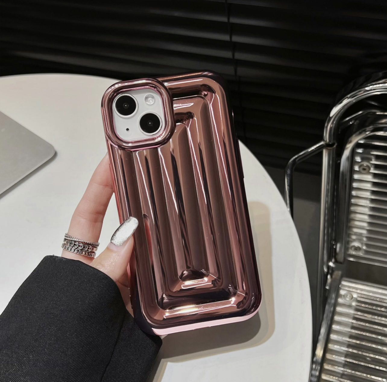 Iphone Cromatic Shade With Puffer