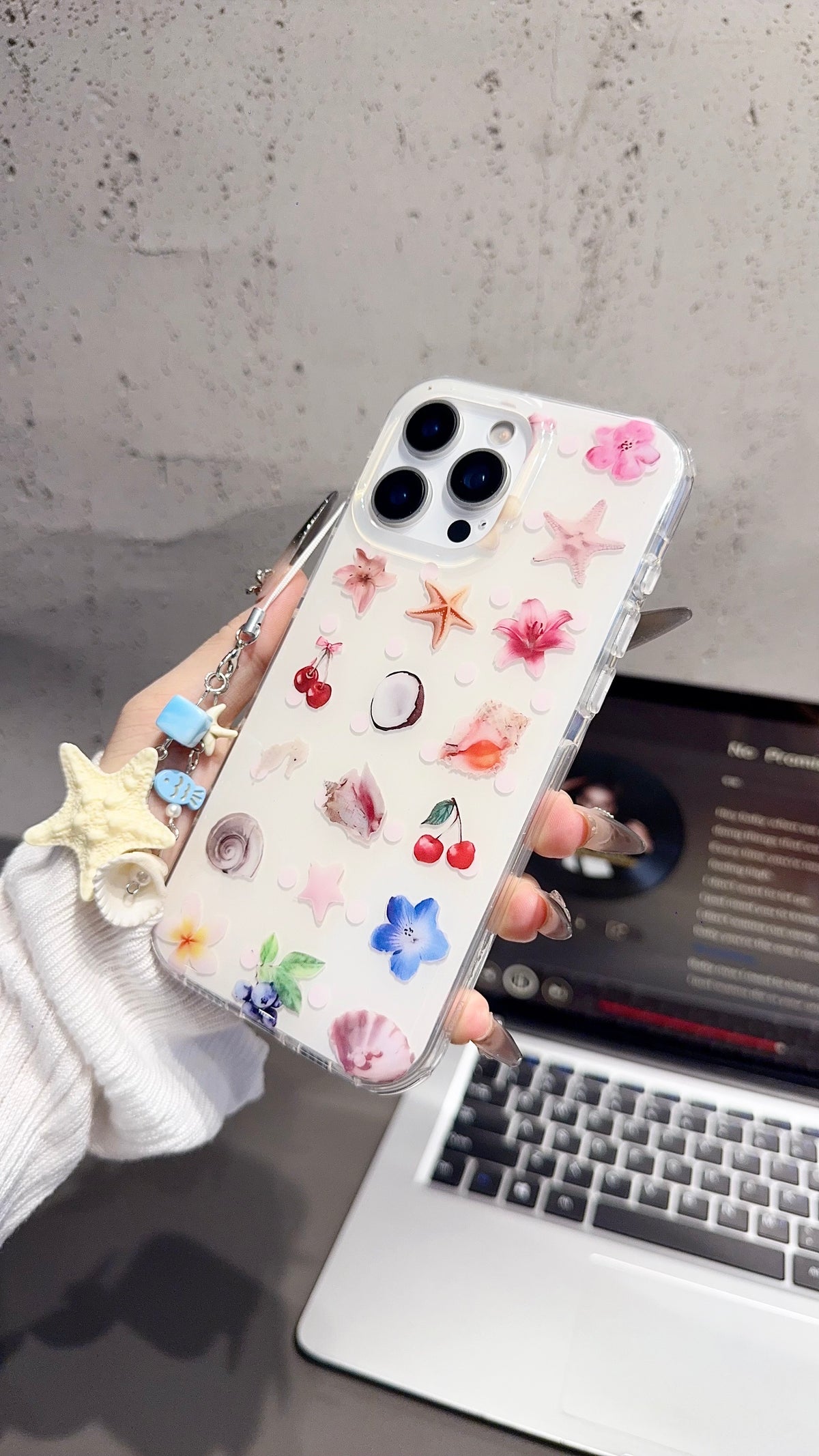 Floral & Seashell Transparent Phone Case with Charm – Protective & Stylish Cover for iPhone
