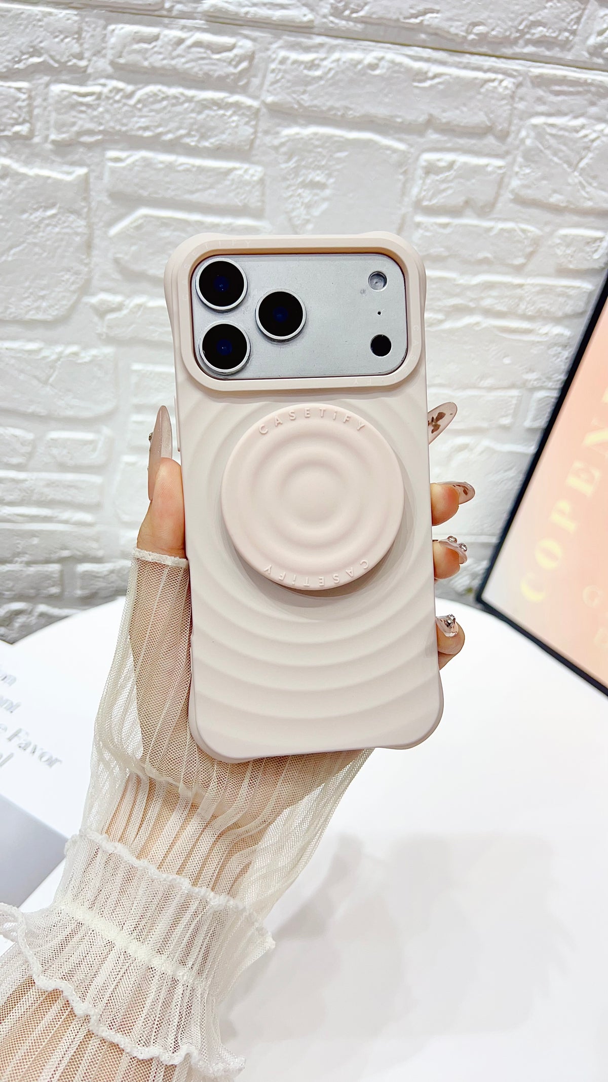Ripple Texture iPhone Case with Built-In Grip Stand – with MagSafe and Hand Grip