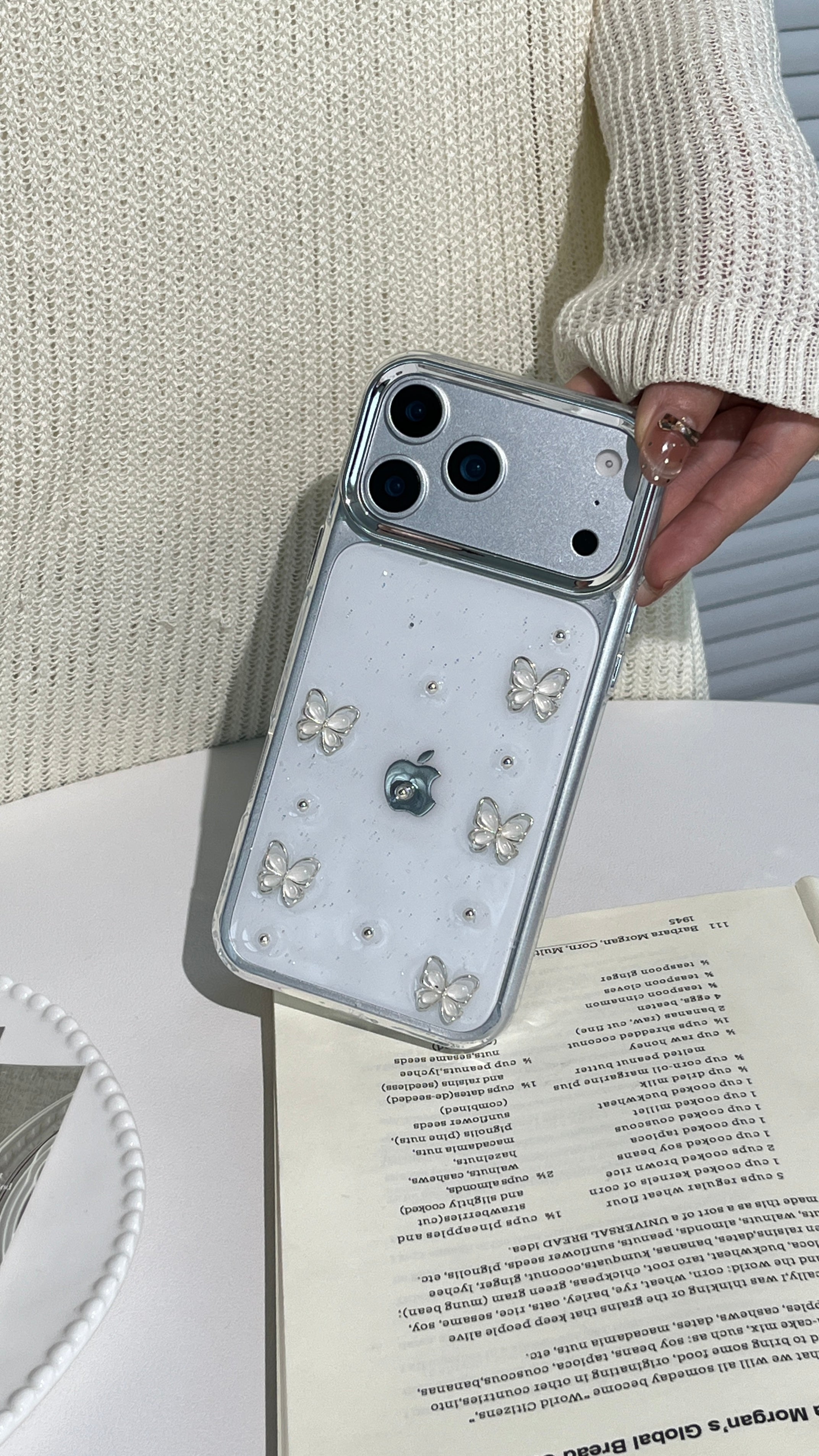 Transparent Butterfly Charm Phone Case – Light, Beautiful, and Protective Shell