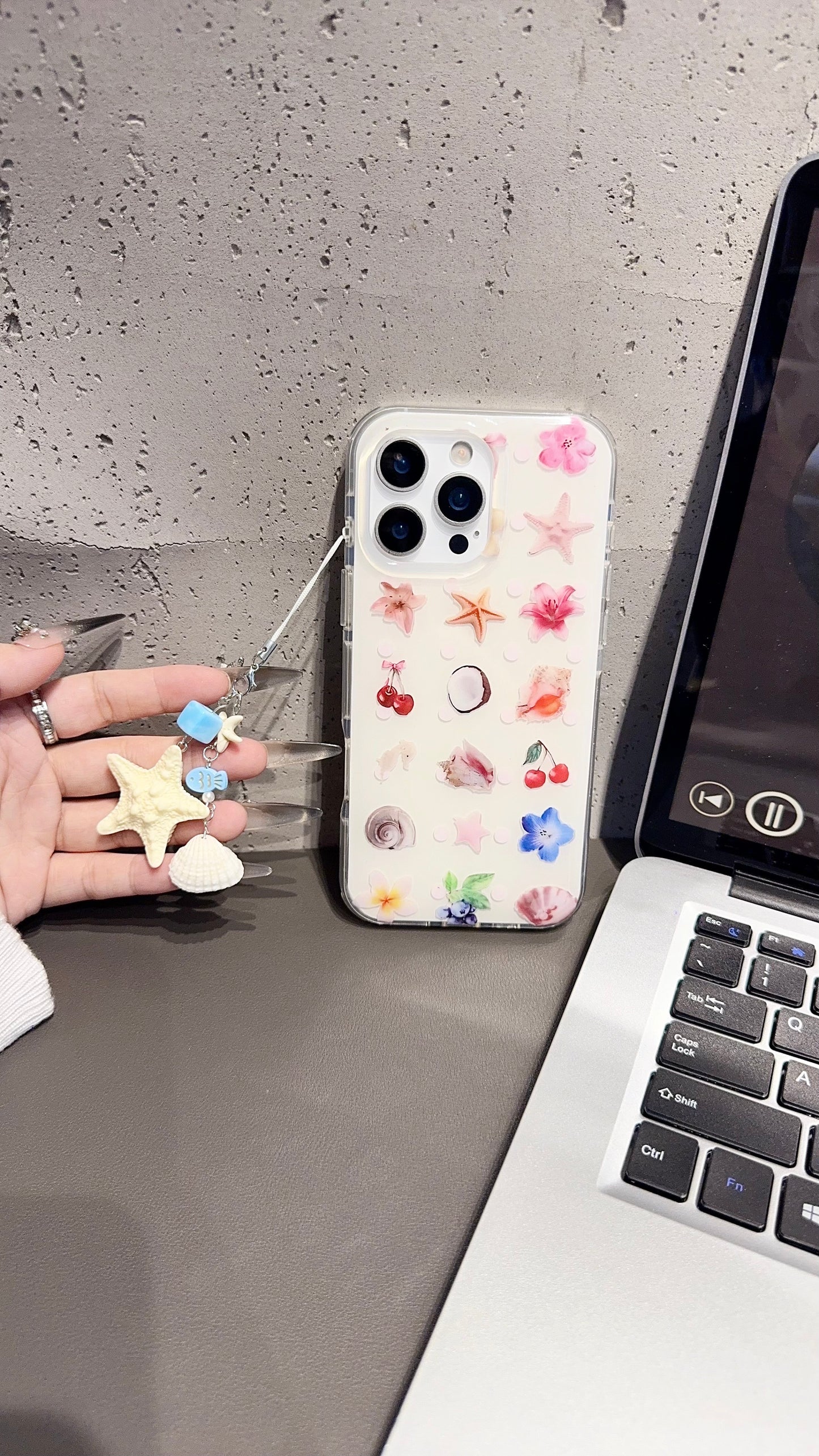 Floral & Seashell Transparent Phone Case with Charm – Protective & Stylish Cover for iPhone