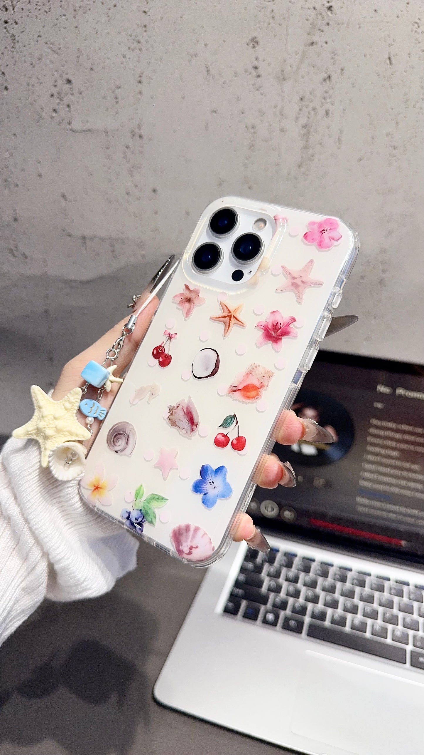 Floral & Seashell Transparent Phone Case with Charm – Protective & Stylish Cover for iPhone