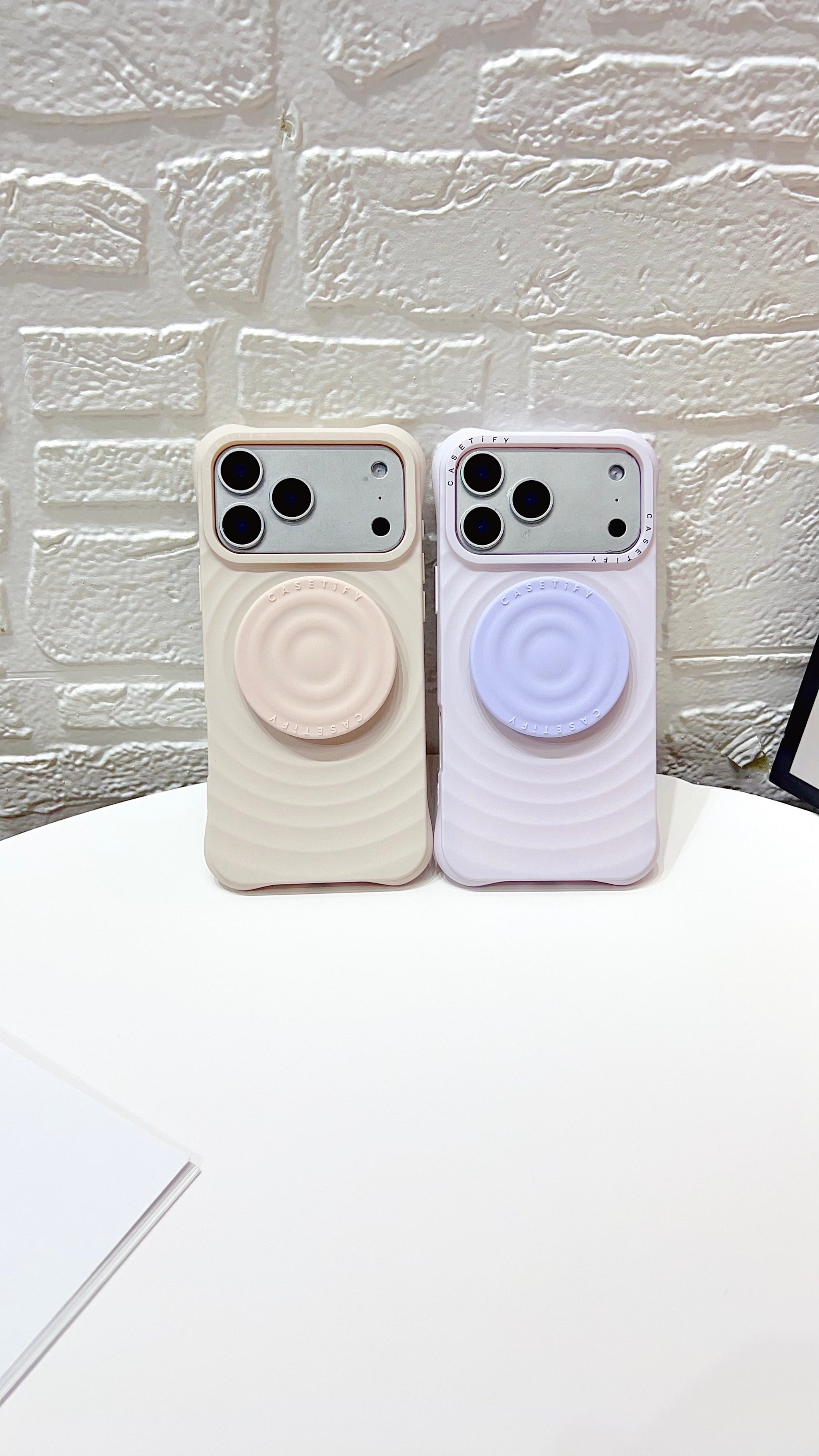 Ripple Texture iPhone Case with Built-In Grip Stand – with MagSafe and Hand Grip