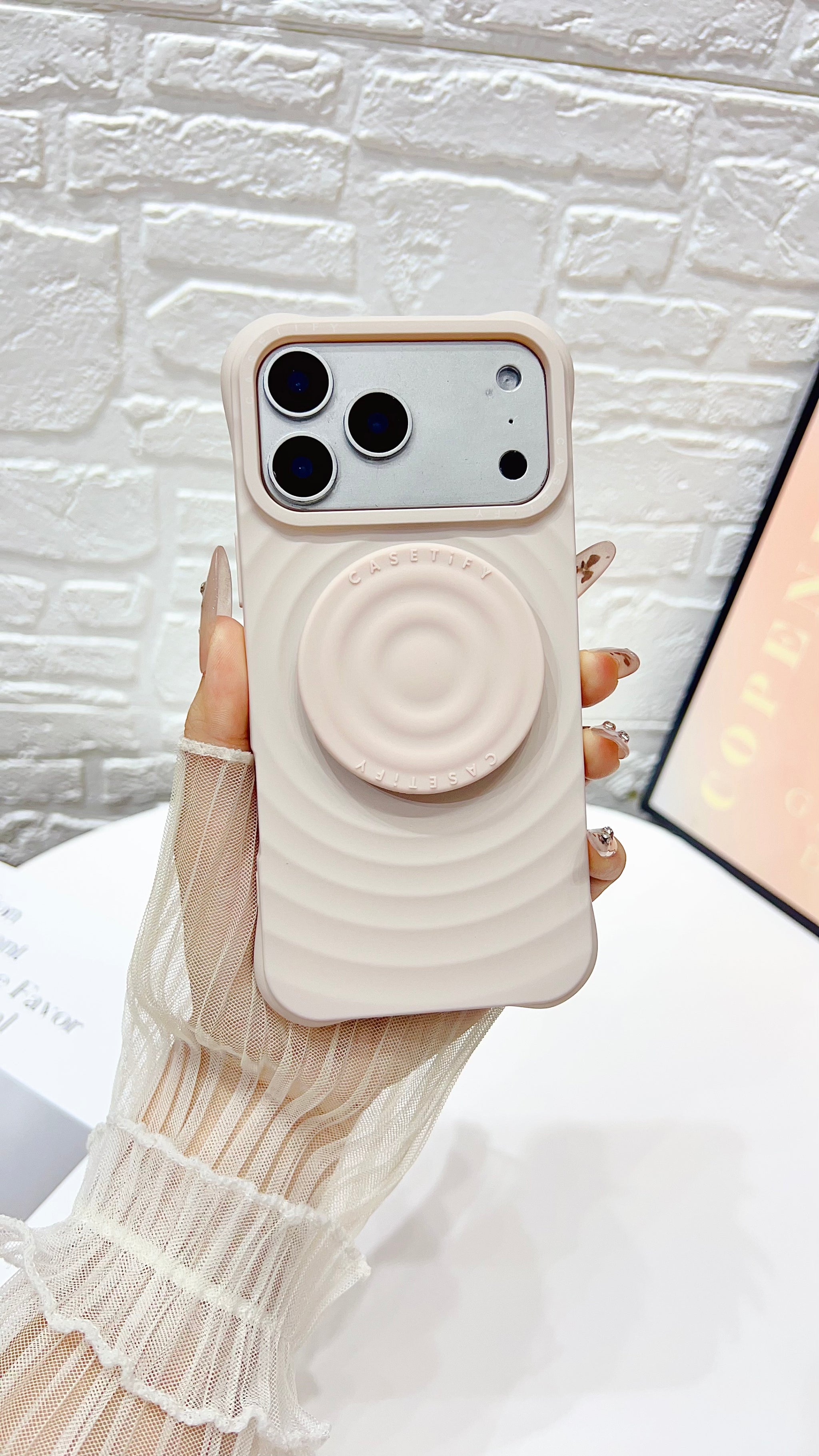 Ripple Texture iPhone Case with Built-In Grip Stand – with MagSafe and Hand Grip