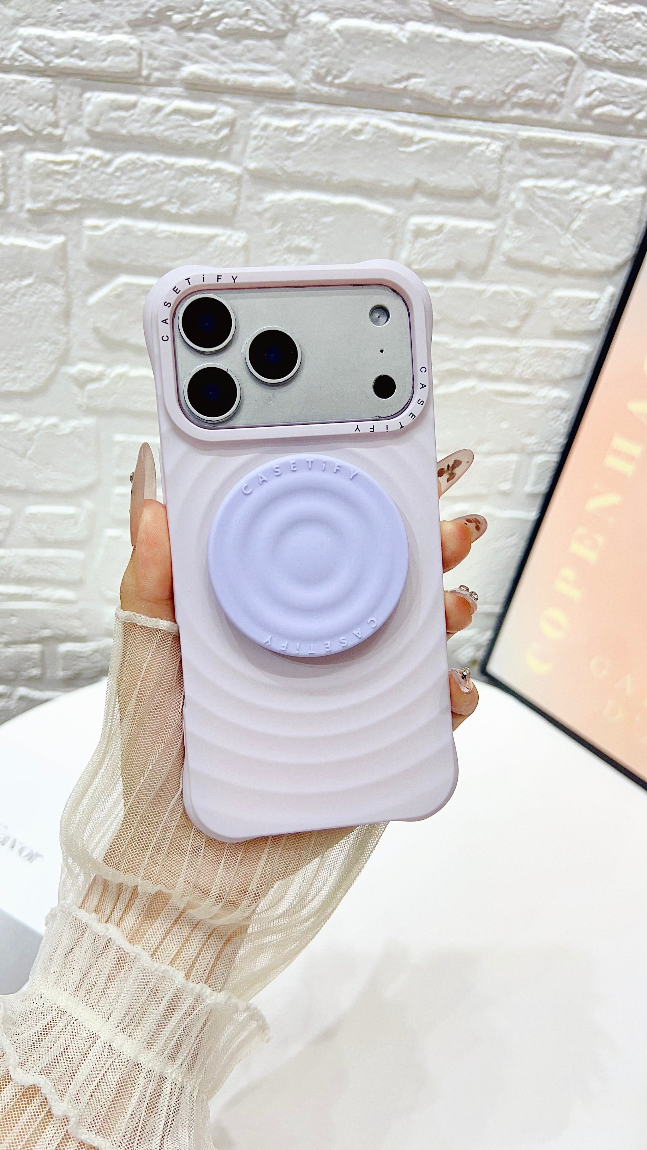 Ripple Texture iPhone Case with Built-In Grip Stand – with MagSafe and Hand Grip