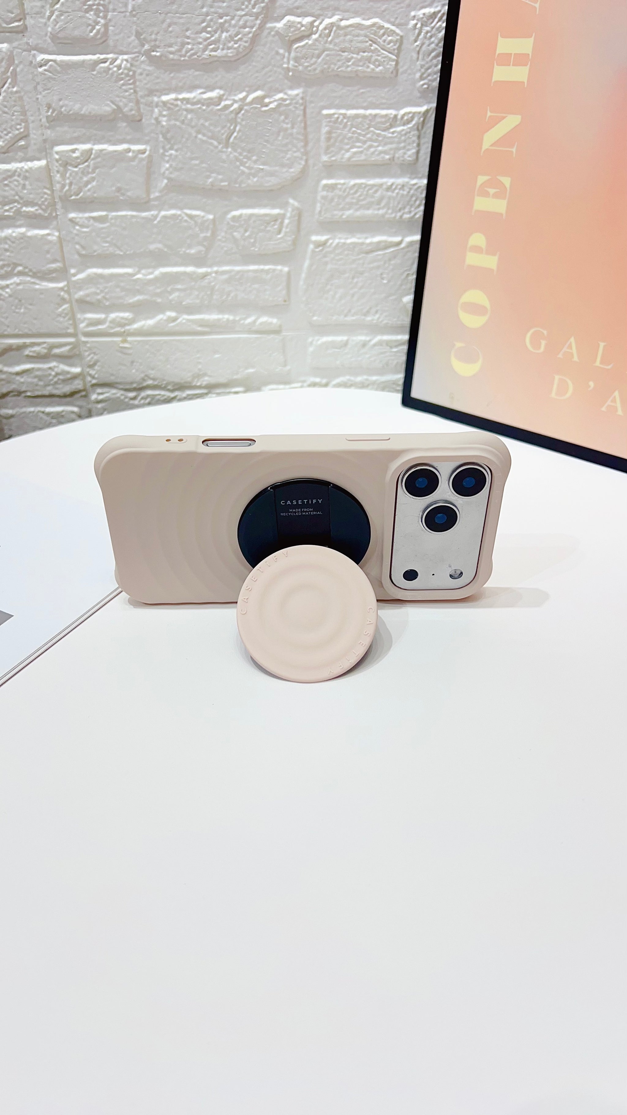 Ripple Texture iPhone Case with Built-In Grip Stand – with MagSafe and Hand Grip