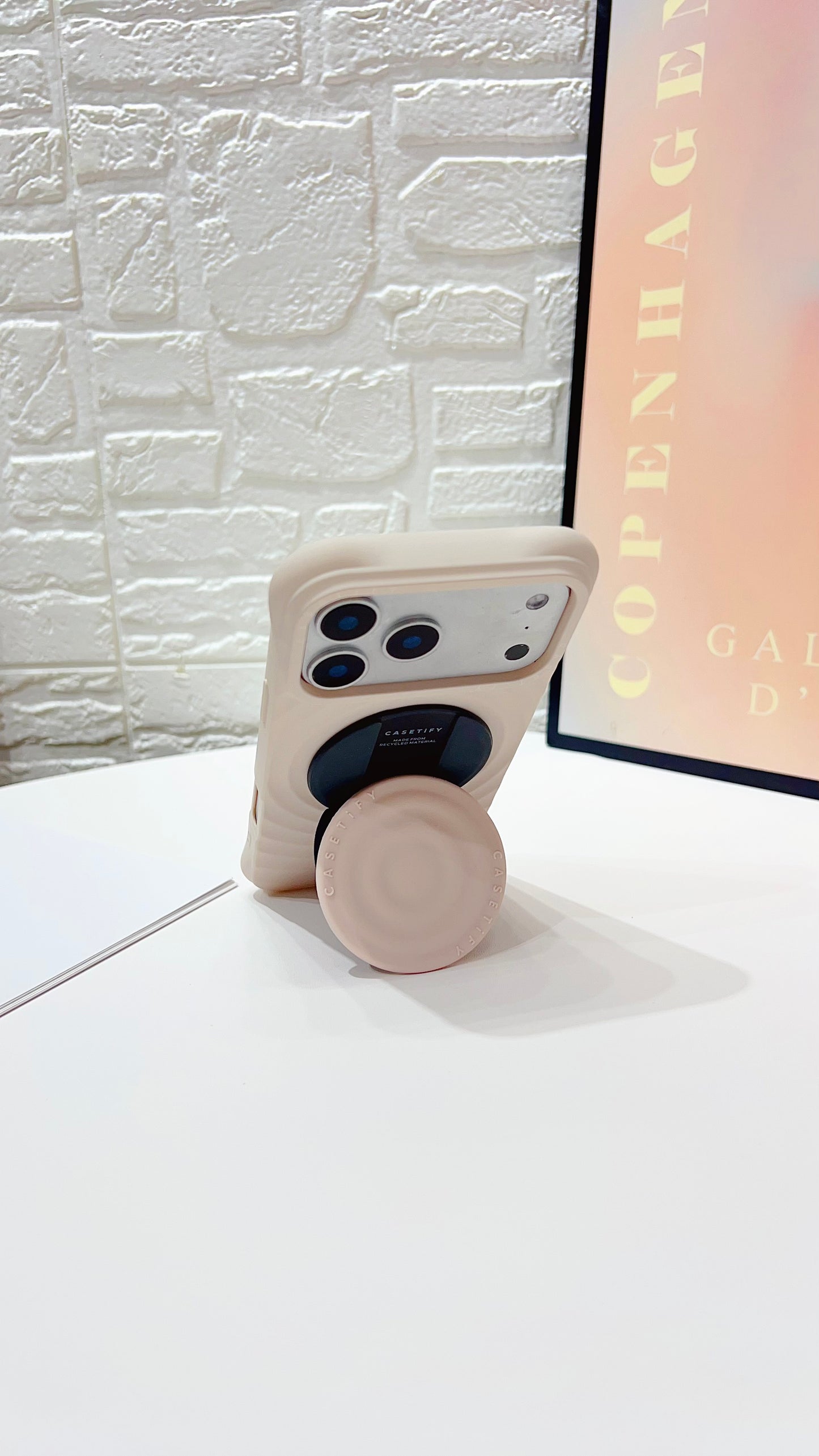 Ripple Texture iPhone Case with Built-In Grip Stand – with MagSafe and Hand Grip