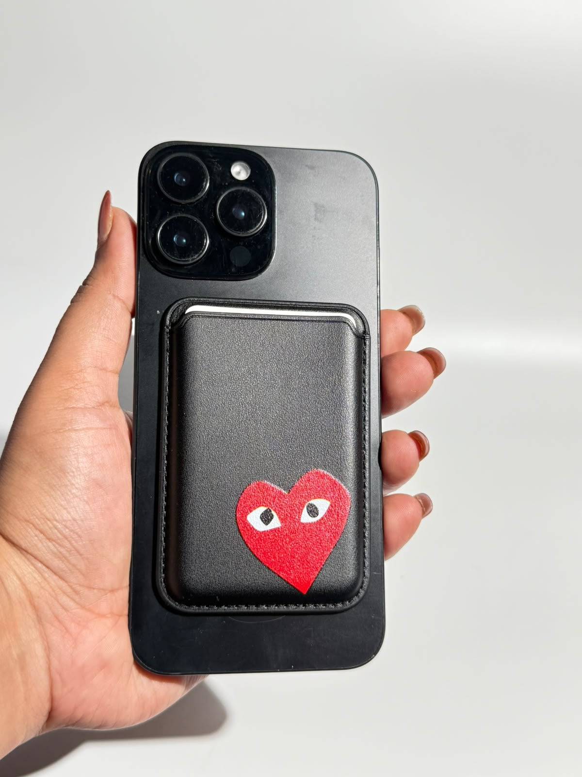 Red Heart Eyes Black MagSafe Wallet