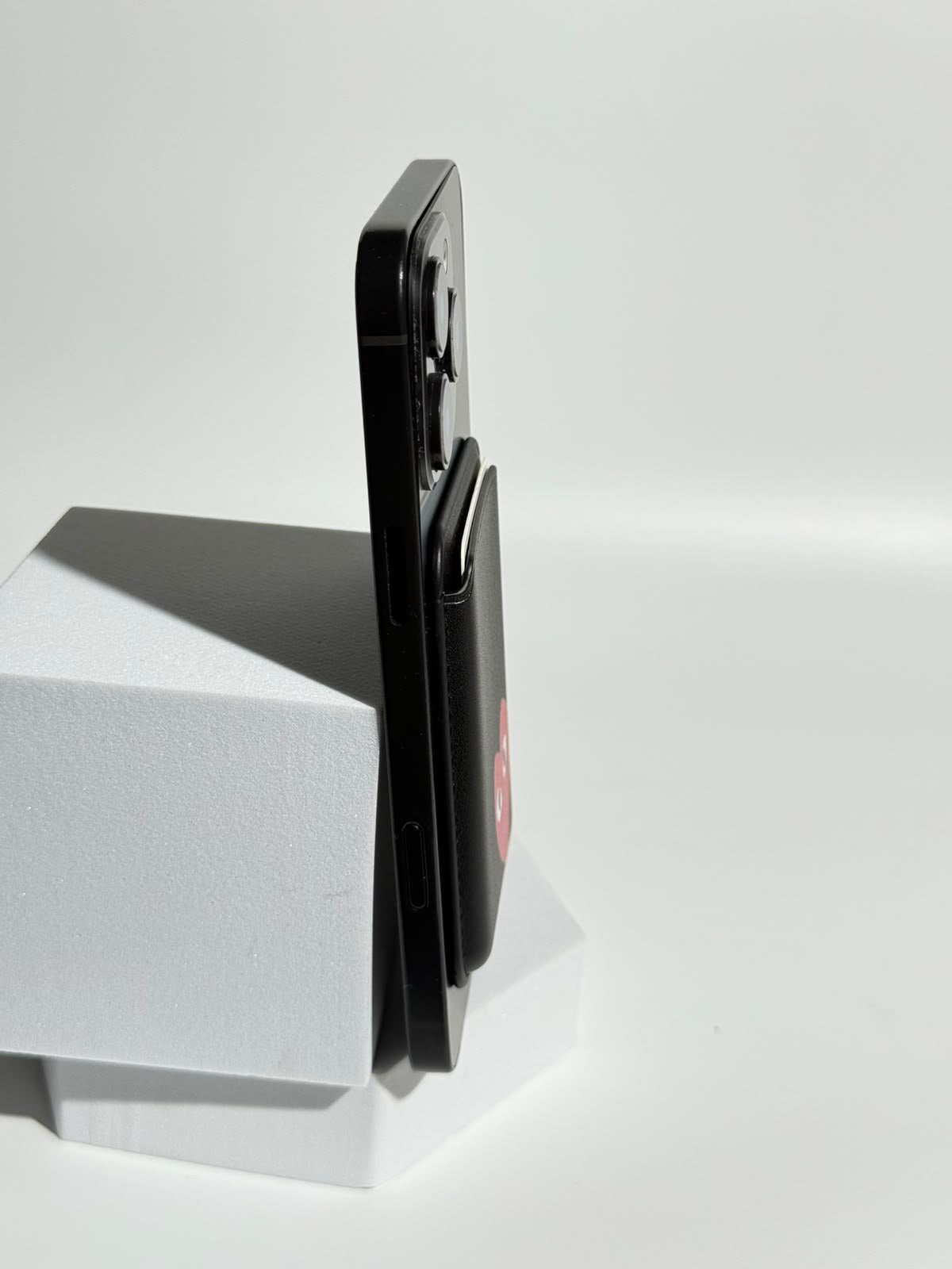 Red Heart Eyes Black MagSafe Wallet
