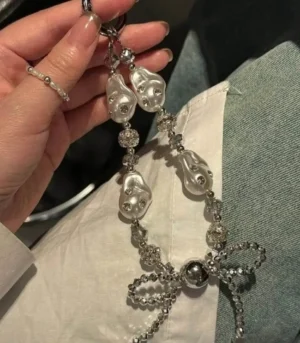 Elegant Pearl Bow Bracelet